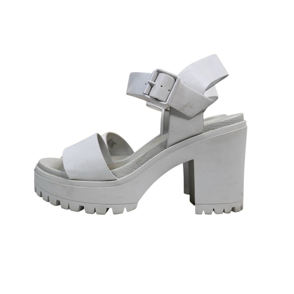MIA Women's 7 Medium Halia Lug Sole Platform Sandal in White